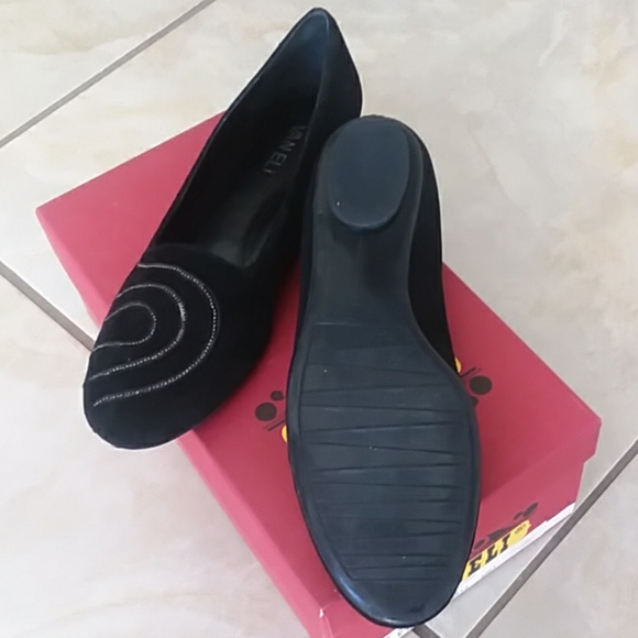 Vaneli sissy black suede flats size 7 1/2 N - Picture 3 of 3
